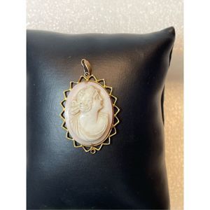 Vintage 10KT Yellow Gold Oval Cameo Pendant 1.5” Drop